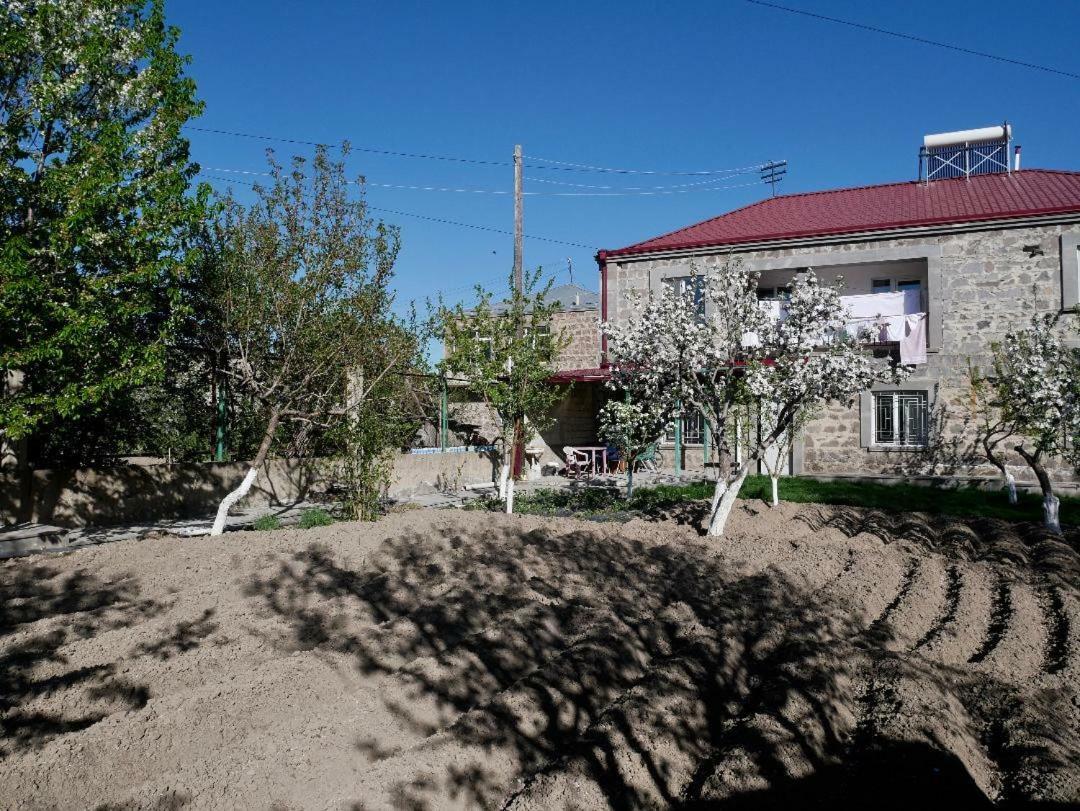 Karin's B&B Sisian Exterior foto